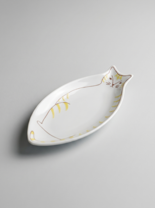 Cat-shaped ceramic dish on a gray background