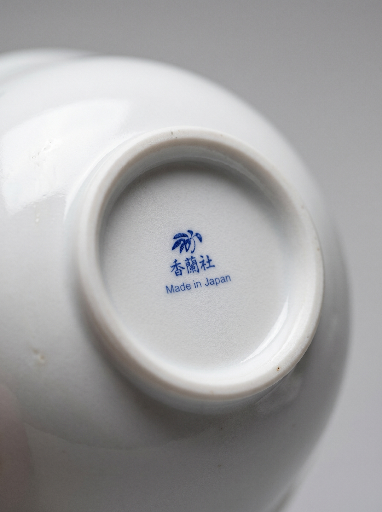 the bottom of koransha shallow plate showcasing the original marking